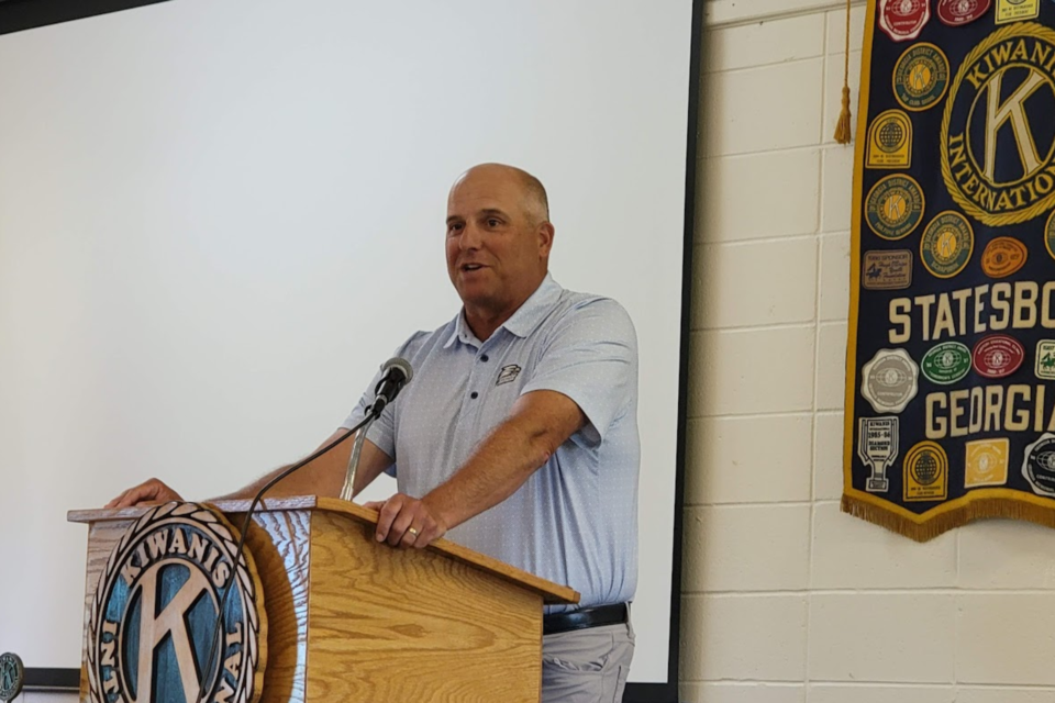 071124-clay-helton-at-kiwanis