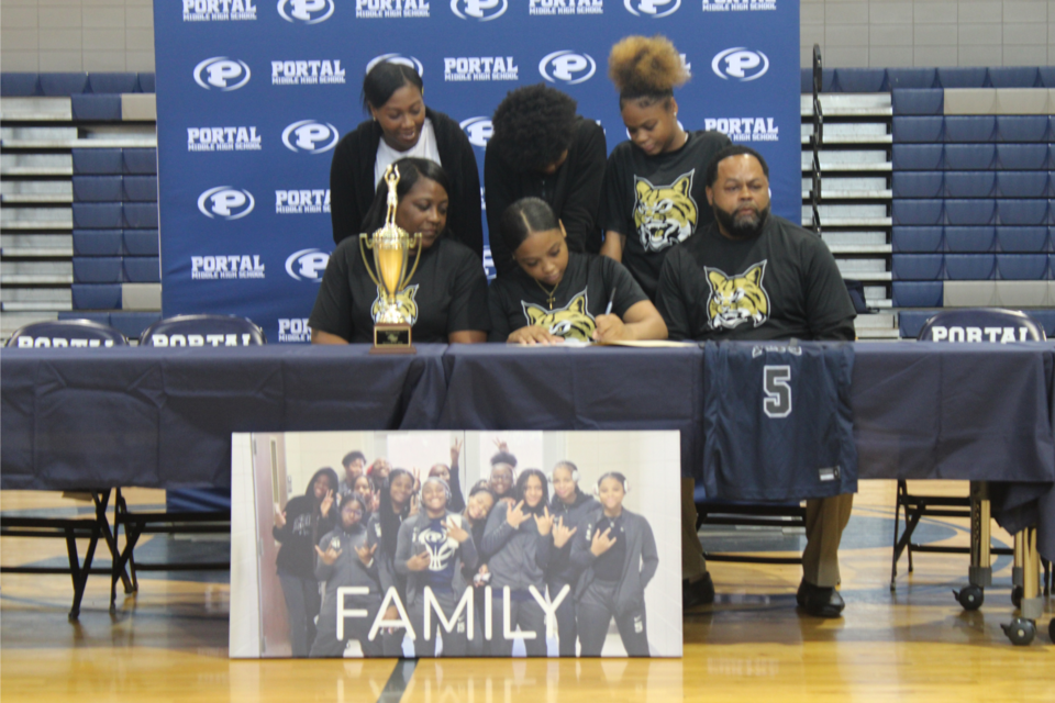 tiana-kingsberry-athletic-signing
