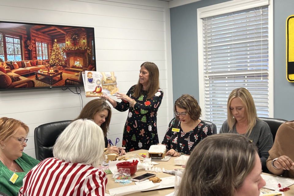 julie-lavender-reading-her-book