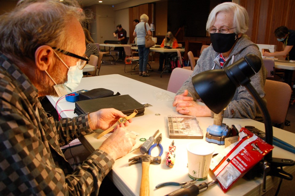 20220507 Repair Cafe Brendan Fron Reilly and Jane NemecRV