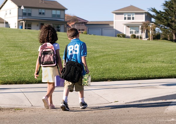 school-children-walking_RGB_000006618394Medium