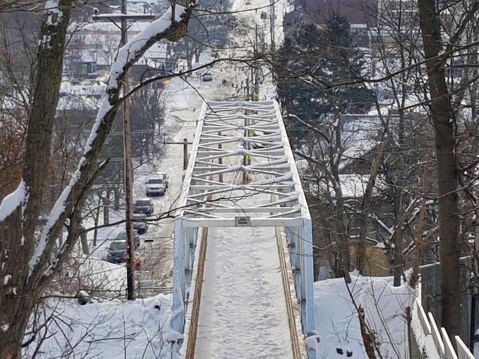 100 steps bridge