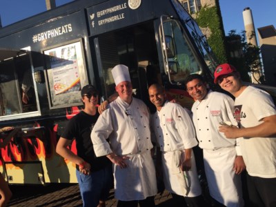 Gryph N Grille food truck chefs and students 090616
