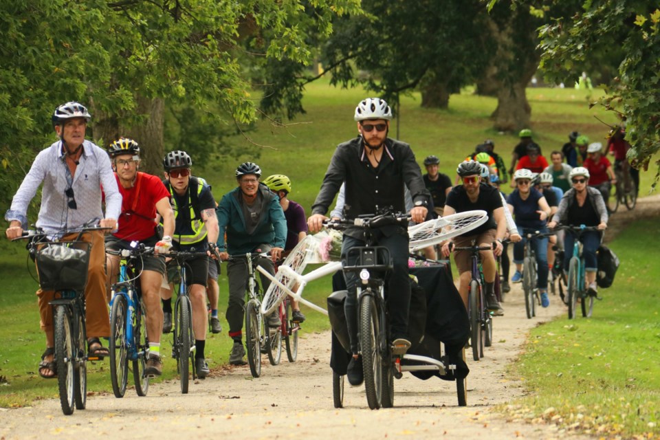 Cyclists arriving with the ghost bike at Franchetto Park. 