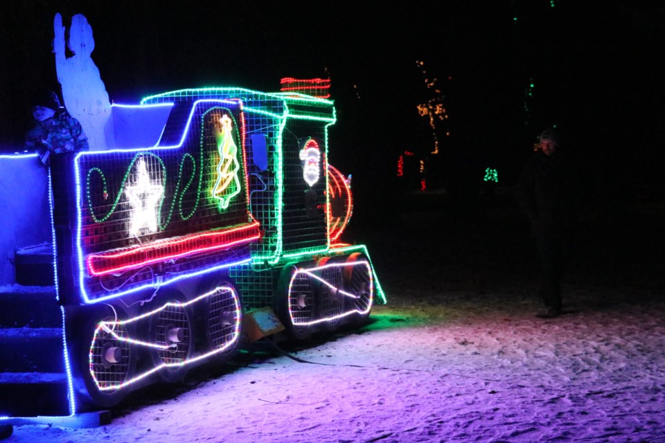 Weekend see and do: Sparkles in the Park, holiday markets and more ...