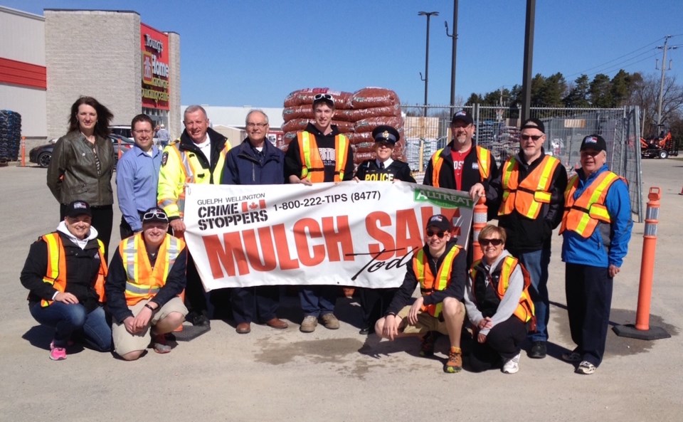 MF MULCH SALE GROUP SHOT