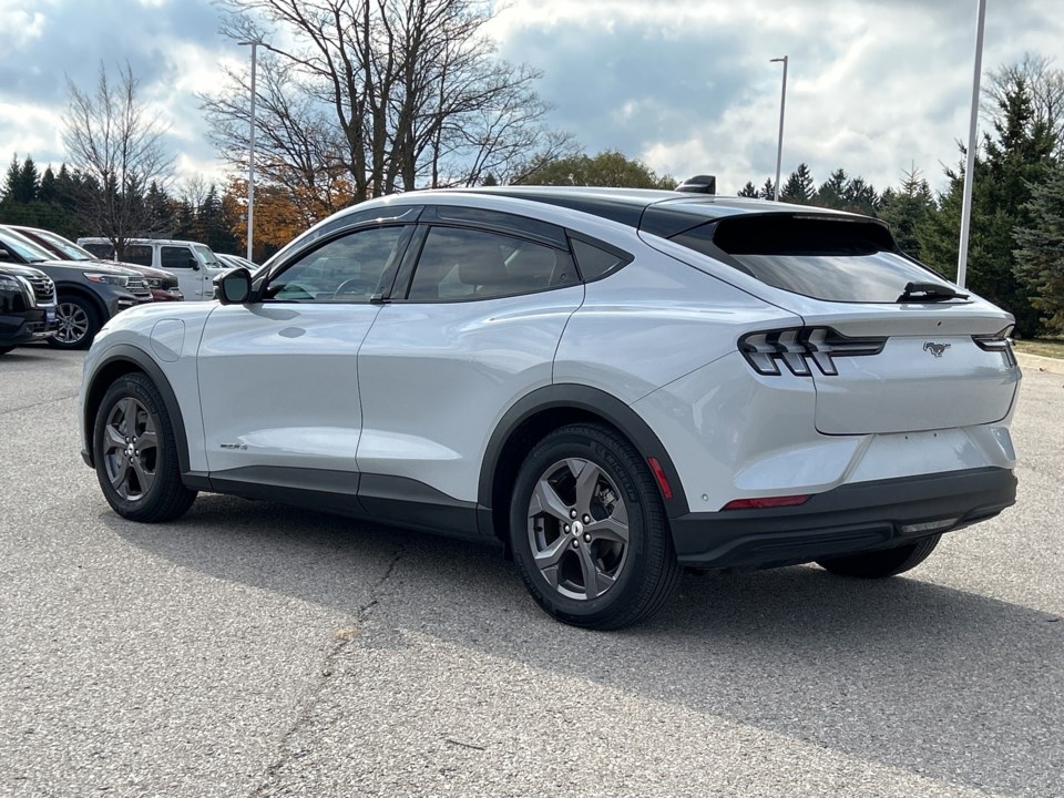 ford-mustang_mach_e-2023-2