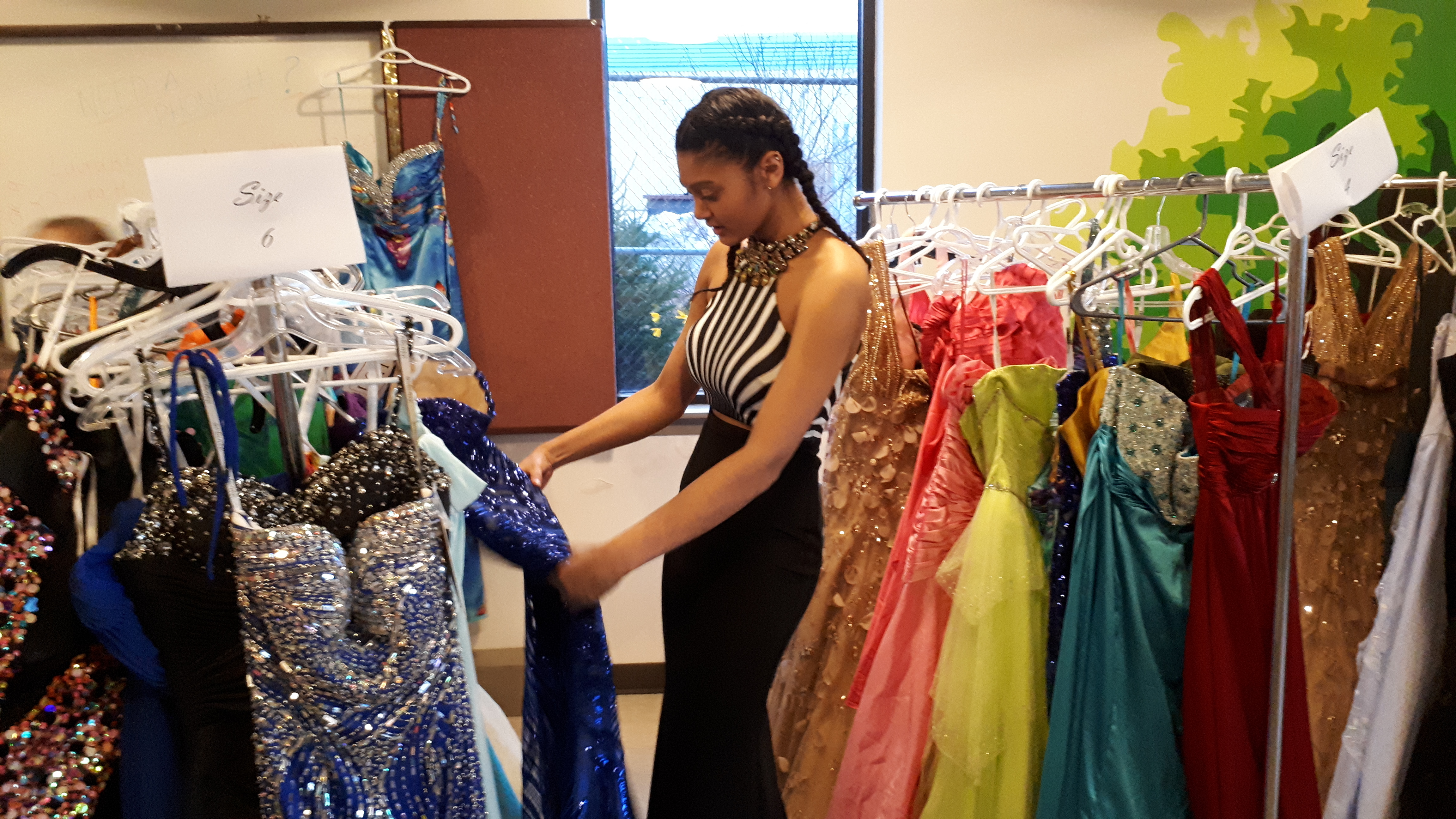 Prom Glitz offers Grade 8 students free prom dresses - Barrie News