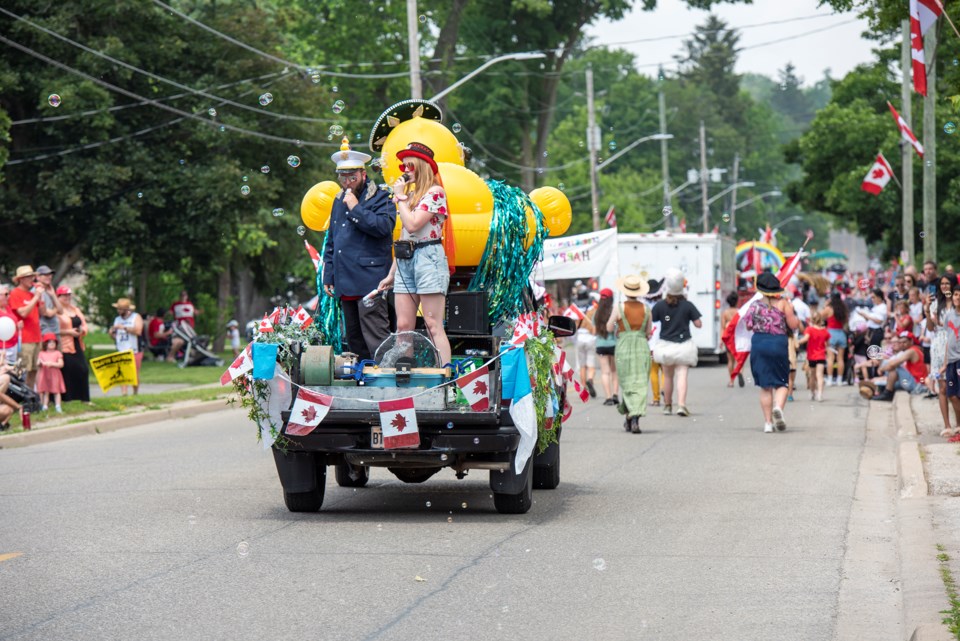 20230702canadadayintheglenduckraceinparade