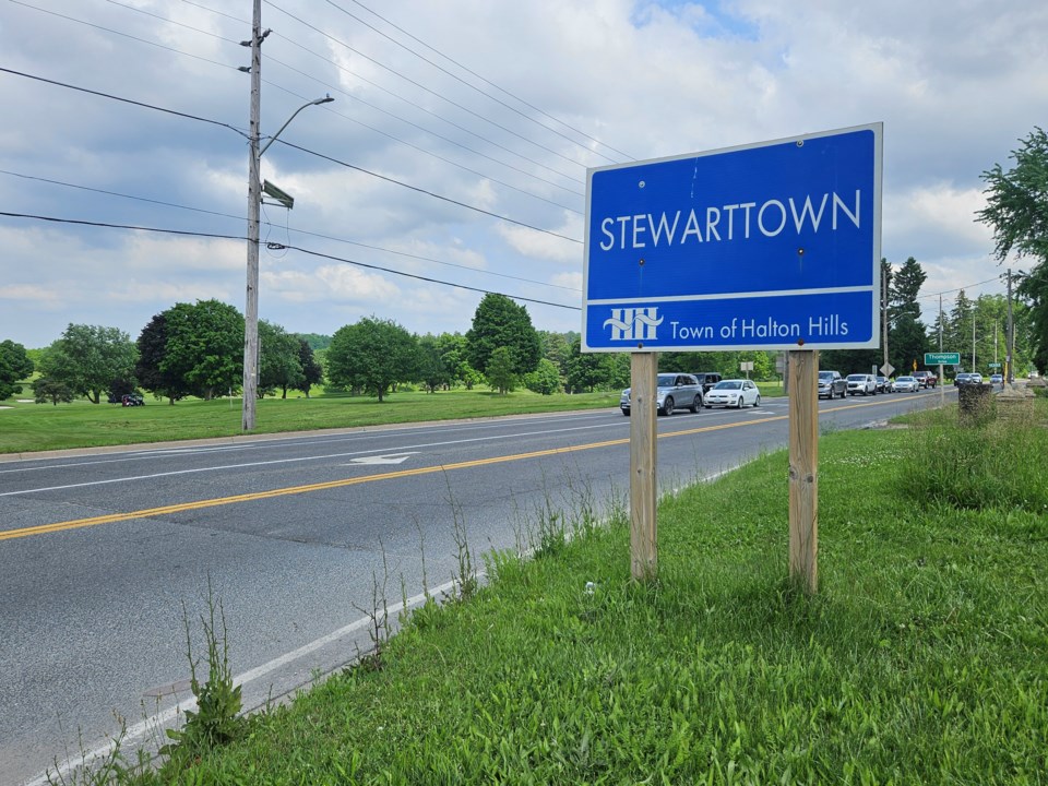 20240605stewarttownsign