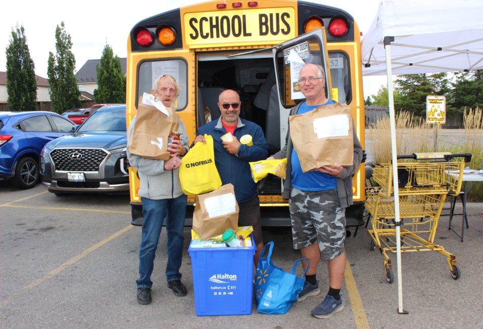 20240908stuffabusfooddrive