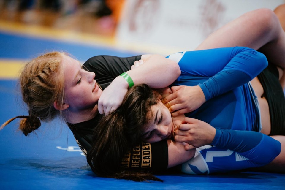 Sophie Melnyk in control in a jiu-jitsu match.