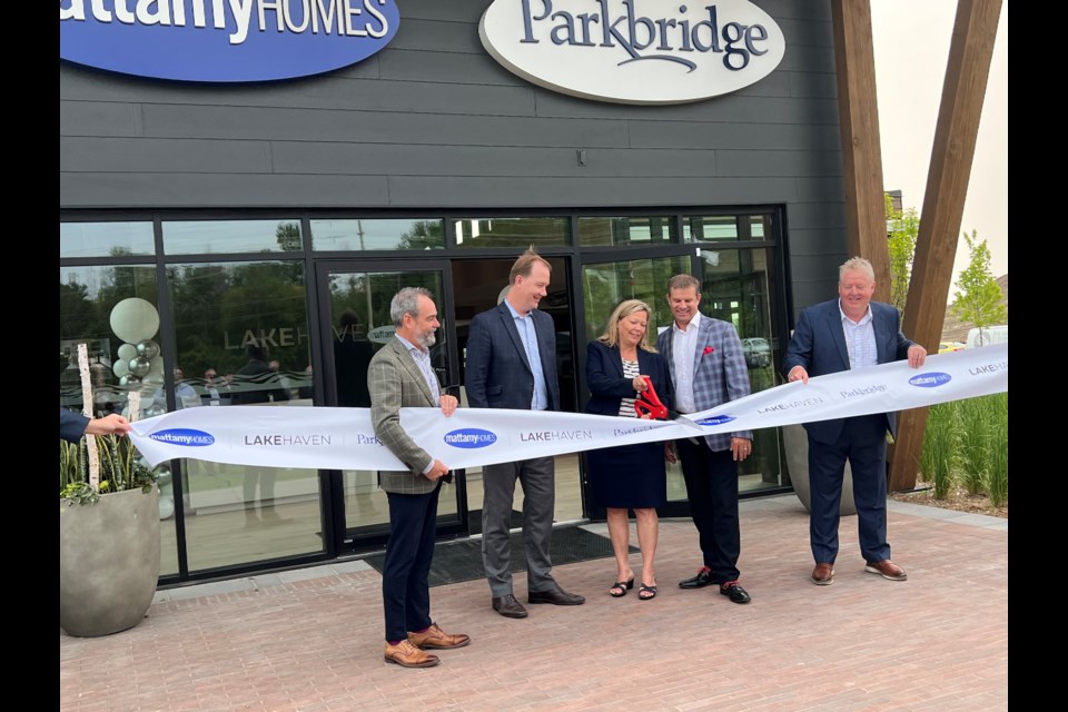 Mattamy Homes and Parkbridge formed an innovative partnership to develop more than 2,000 homes in Innisfil. Phase one will conclude in 2024 with 500 homes, and Lakehaven model homes and townhomes are now available for land lease or purchase in the first mixed community of its kind in Canada.