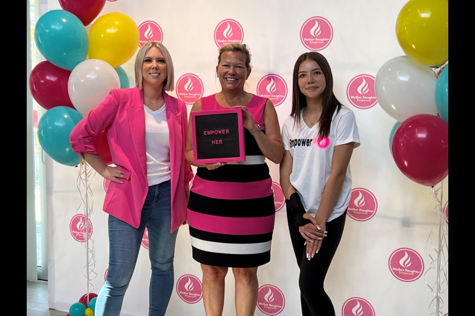 Left to right: Tara Filteau, Mayor Lynn Dollin, and Sophia Ghafoori at the 2023 Mother Daughter Empower Conference & Awards.