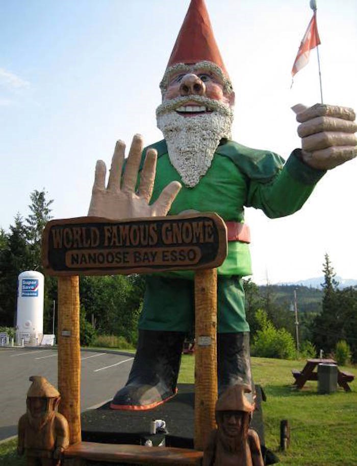 howard-worlds-tallest-gnome-fb