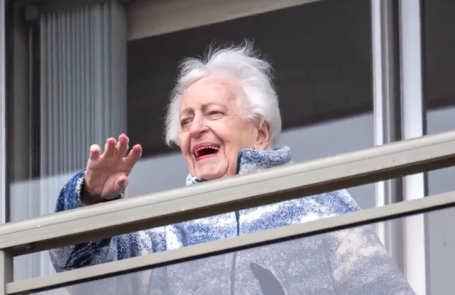 89-year-old woman gets special birthday visit (3 photos) - Kitchener News