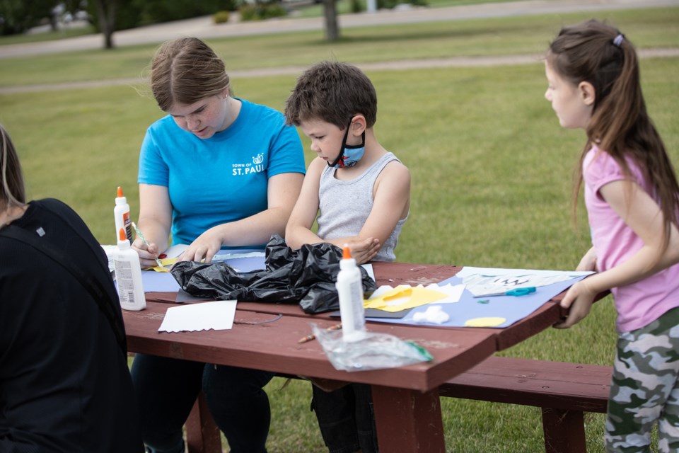 Ravessa Fejzullai helps lead the Art in the Park event on Aug. 20. Also pictured is Lucas Cheshire and Elizabeth Cheshire.