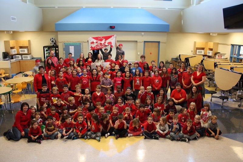 People across the country, including the students of Ecole du Sommet, wore red in support of Canada&#8217;s troops last Friday, in the wake of an attack on Parliament Hill.