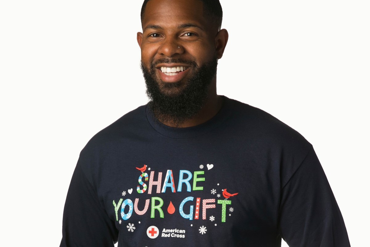 red-cross-offering-holiday-themed-shirts-for-blood-donations