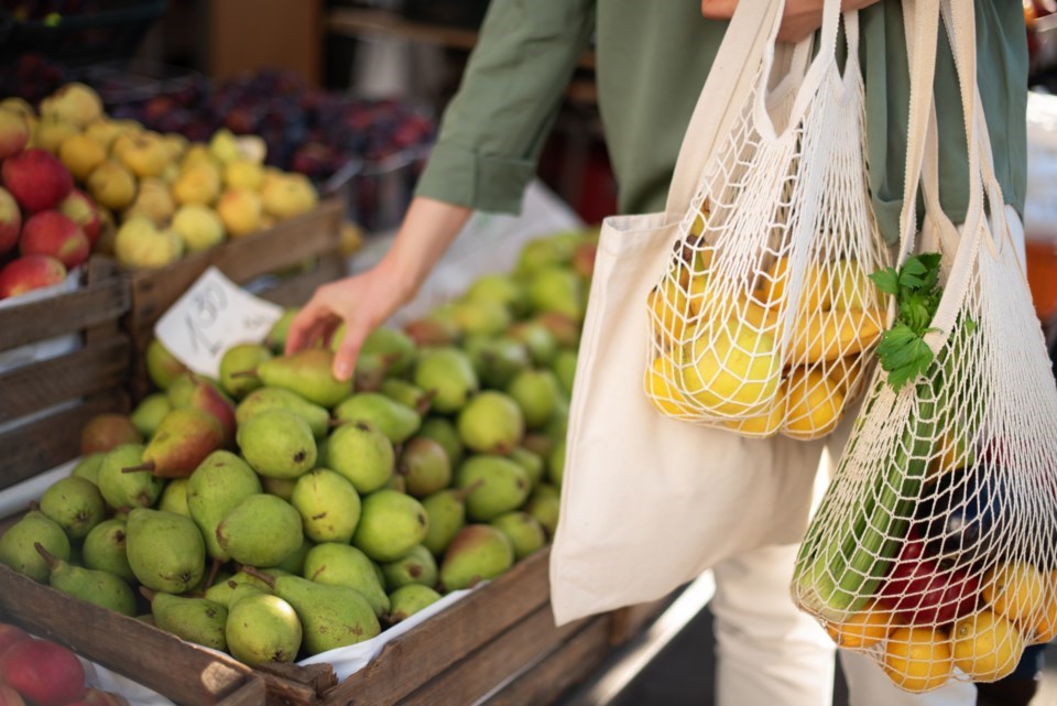 farmers-market-jchizhe-shutterstock_1499488313