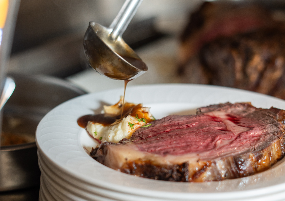 the-landmark-prime-rib-steeped-in-tradition-is-now-open-on-dallas-oak-lawn-avenue(1)