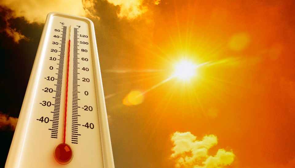 shutterstock_2472353719_vladischern_heat_temperature_hot