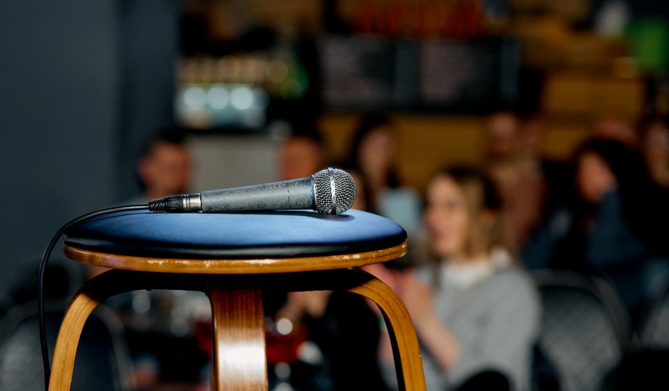 anton_ilchenko_-stand-up-comedy_-microphone-on-chair_shutterstock_2076980521