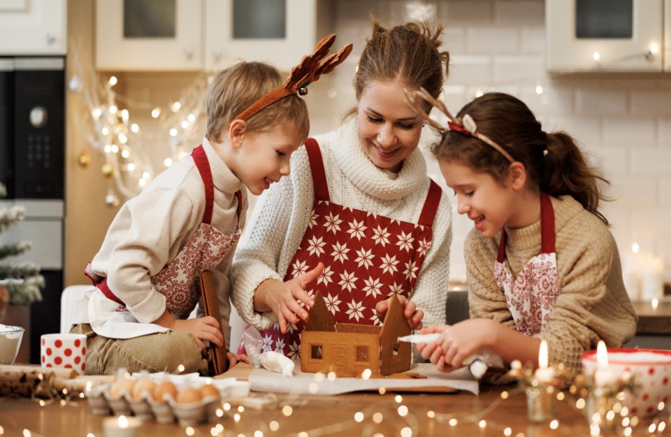 evgeny-atamanenko_gingerbread-house_shutterstock_2082420079