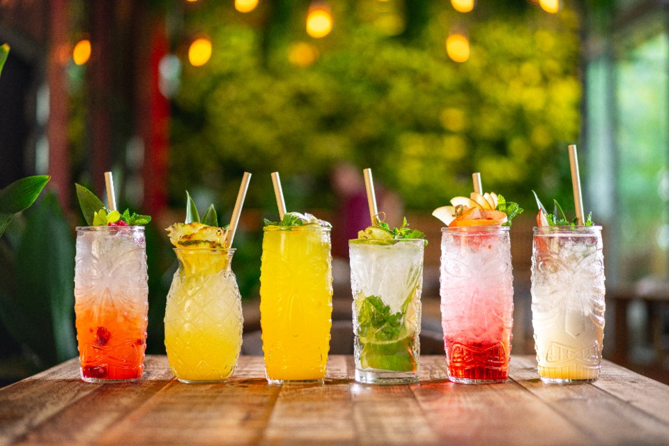 mateusz-gzik_cocktails_shutterstock_2120325335