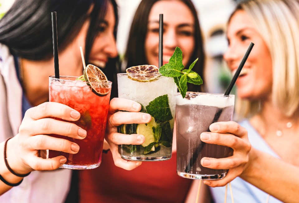 niksdope_friends-cocktail-toasting-shutterstock_2309993819