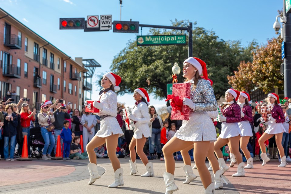 plano-holiday-parade