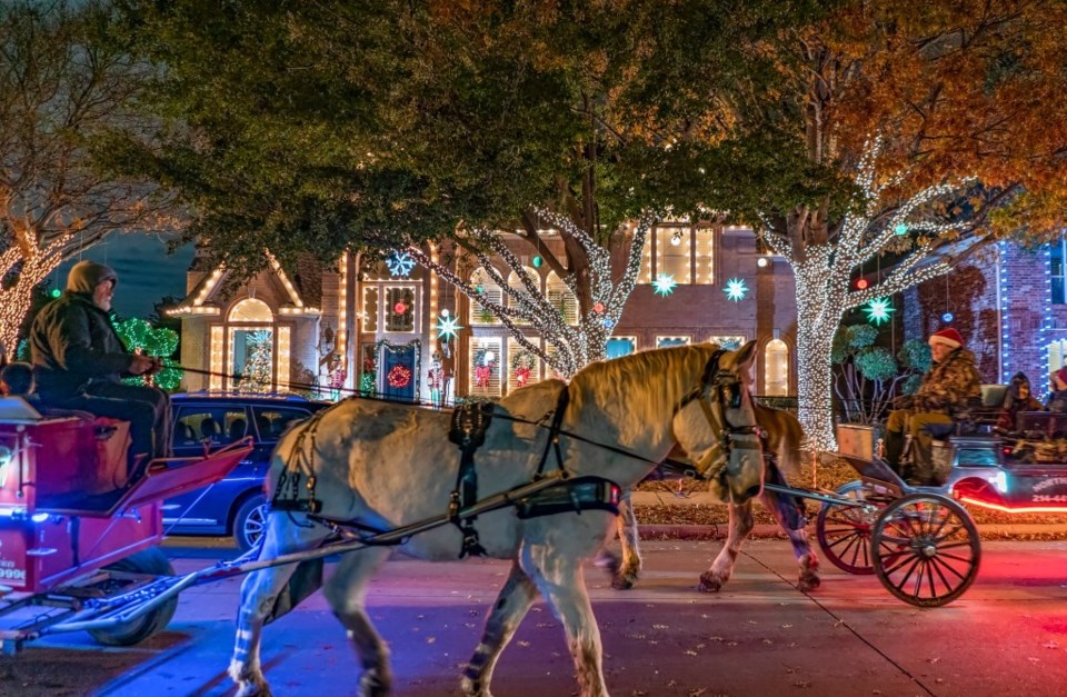 Christmas lights carriage dallas at Deerfield Plano