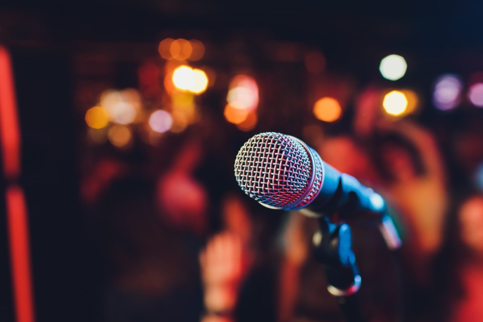 Microphone.,Microphone,Close-up.,A,Pub.,Bar.,A,Restaurant.,Classical,Music.