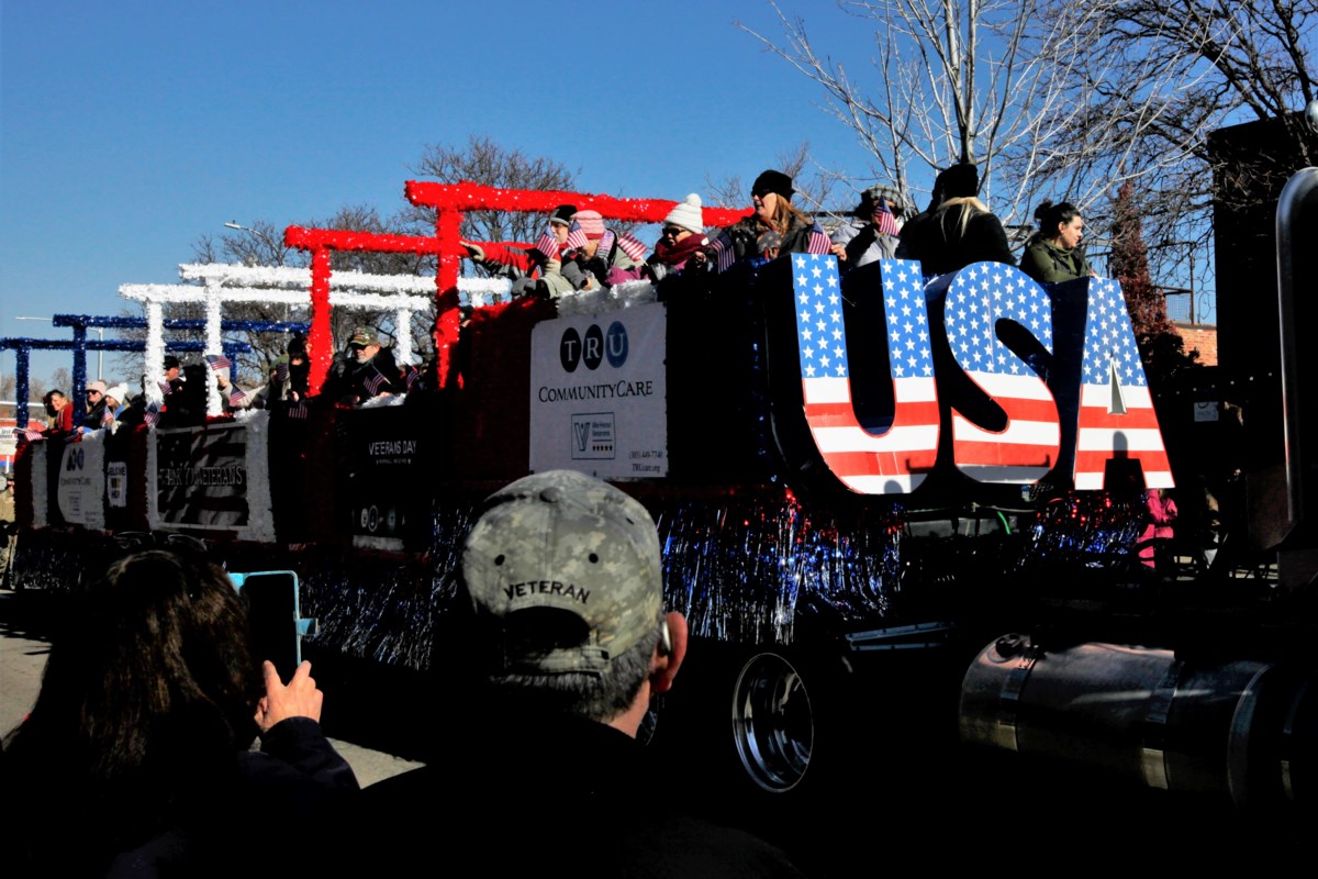 Veterans day parade longmont