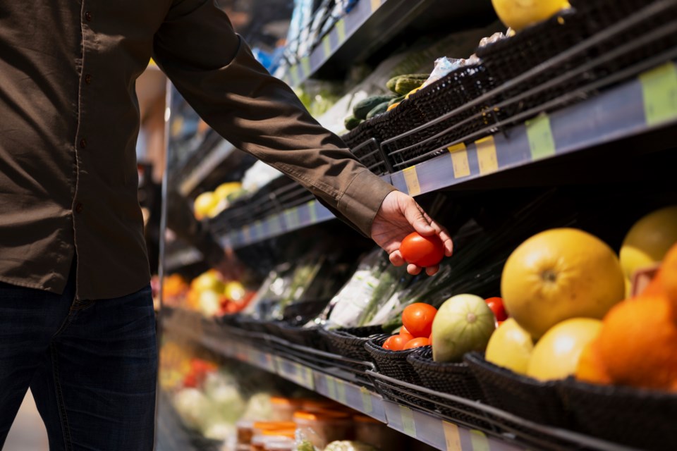 person-shopping-with-face-mask