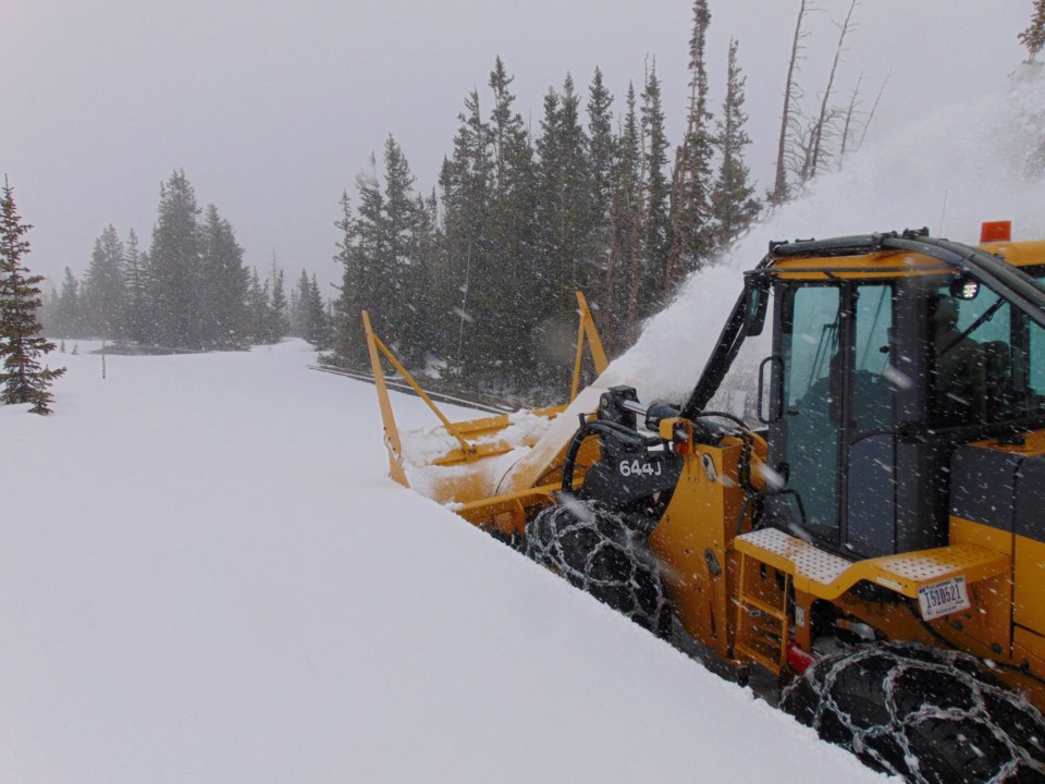 2024-05-22-rocky-mountain-national-park-plowing