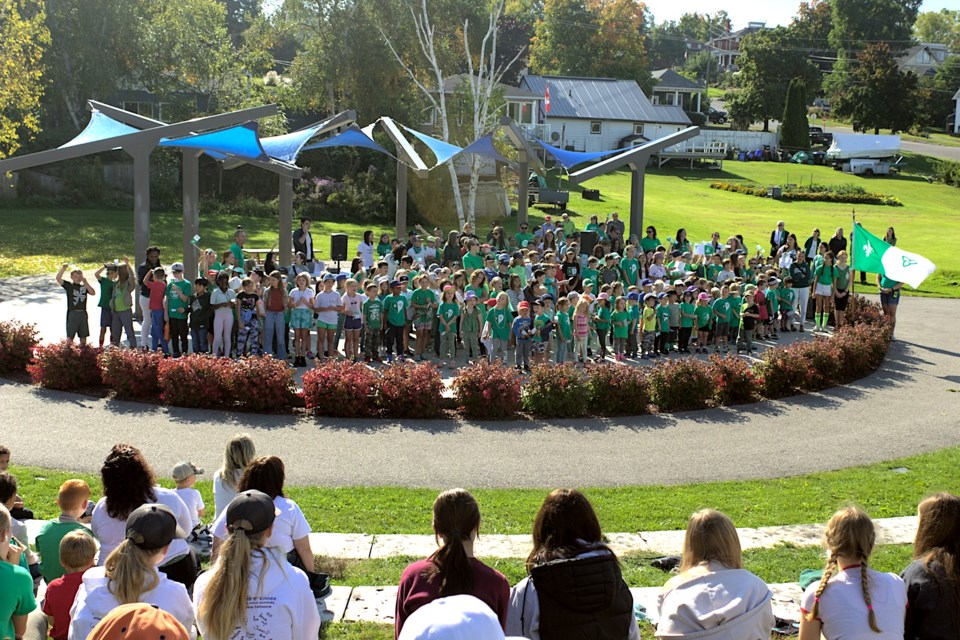 Celebrating Franco-Ontarian Day, students from école publique Saint-Joseph and école élémentaire catholique Saint-Louis sang ‘Mon Beau Drapeau’ on the Rotary Champlain Wendat Park amphitheatre stage in Penetanguishene.