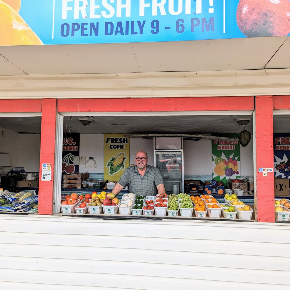 todd-bell-at-his-fruit-stand