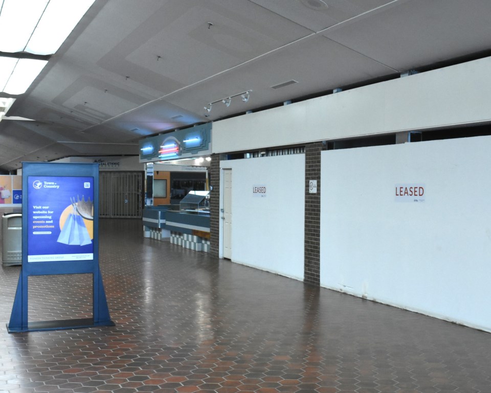 tc-mall-food-court-empty