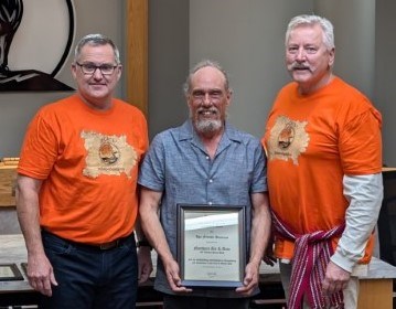 A representative from Northern Air and Auto (centre) receives an accessibility award from Coun. Jamey Logan (left) and Mayor Clive Tolley. 