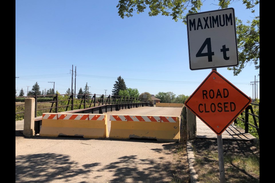 The Coteau Street East bridge looking east. Photo by Jason G. Antonio