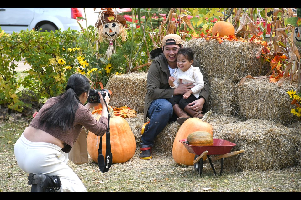 There were plenty of fall colours for special family pictures in the photo area.