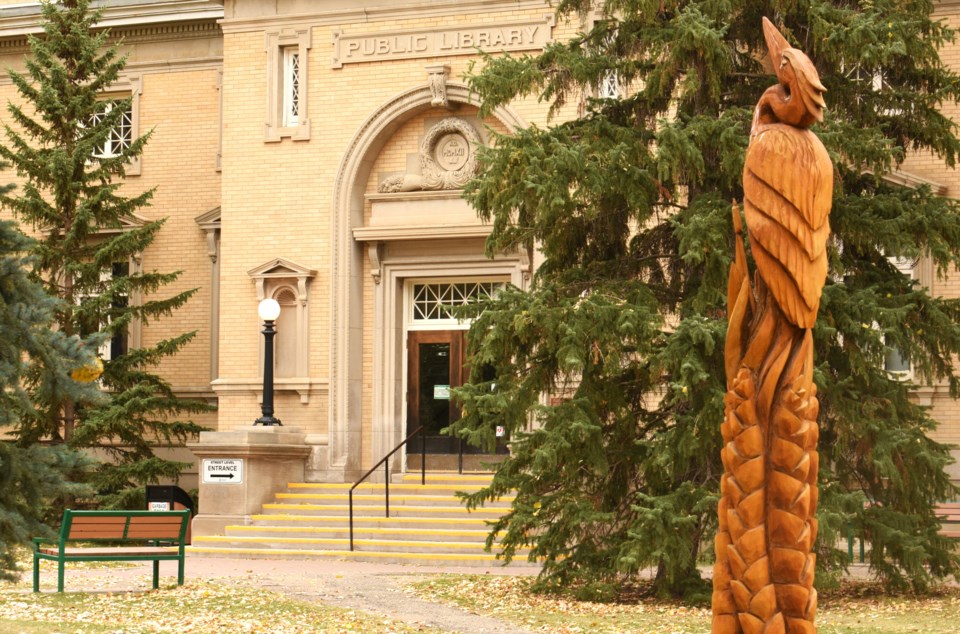 mjpl-fall-stork-carving