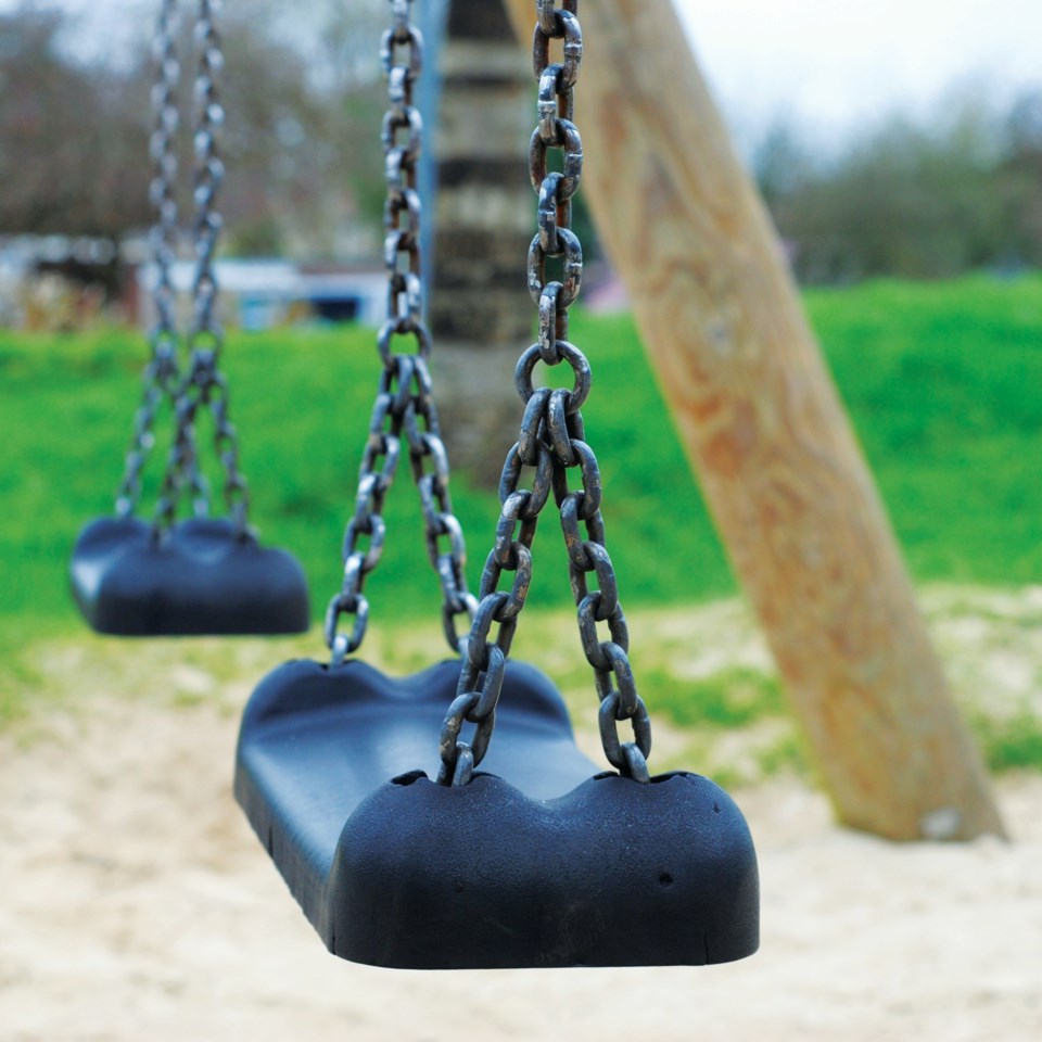 playground-swings