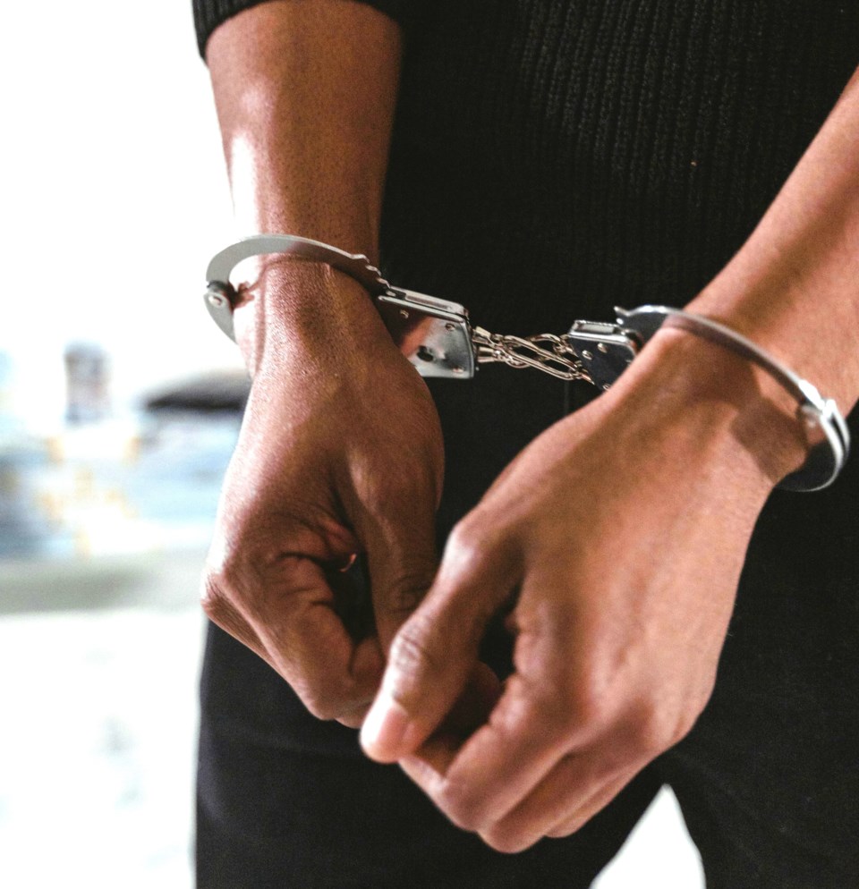 handcuffs-pexels-1