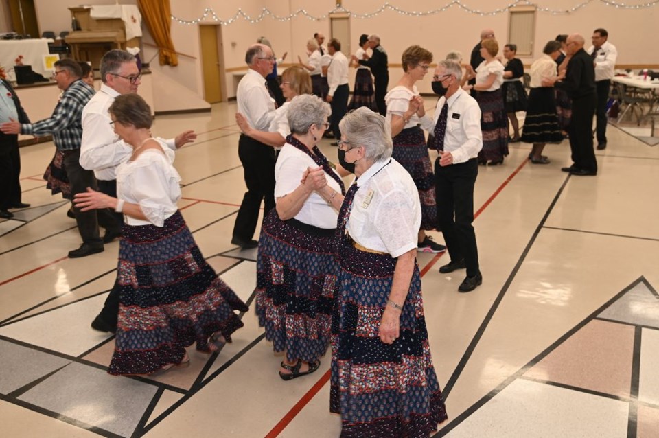 square-dance-11