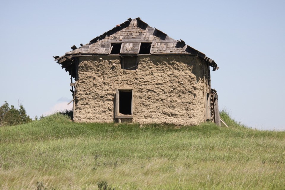 Mud house (Ron Walter photo)