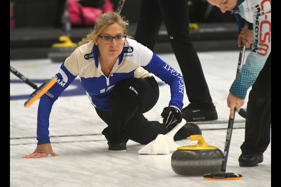 Candace Newkirk watches the line on a shot.