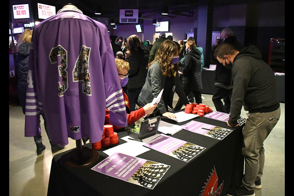 Lightning host 'Hockey Fights Cancer' night