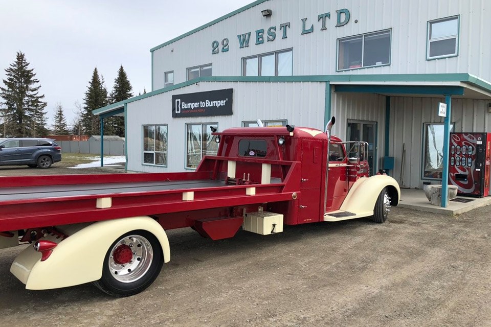 ext-with-vintage-truck